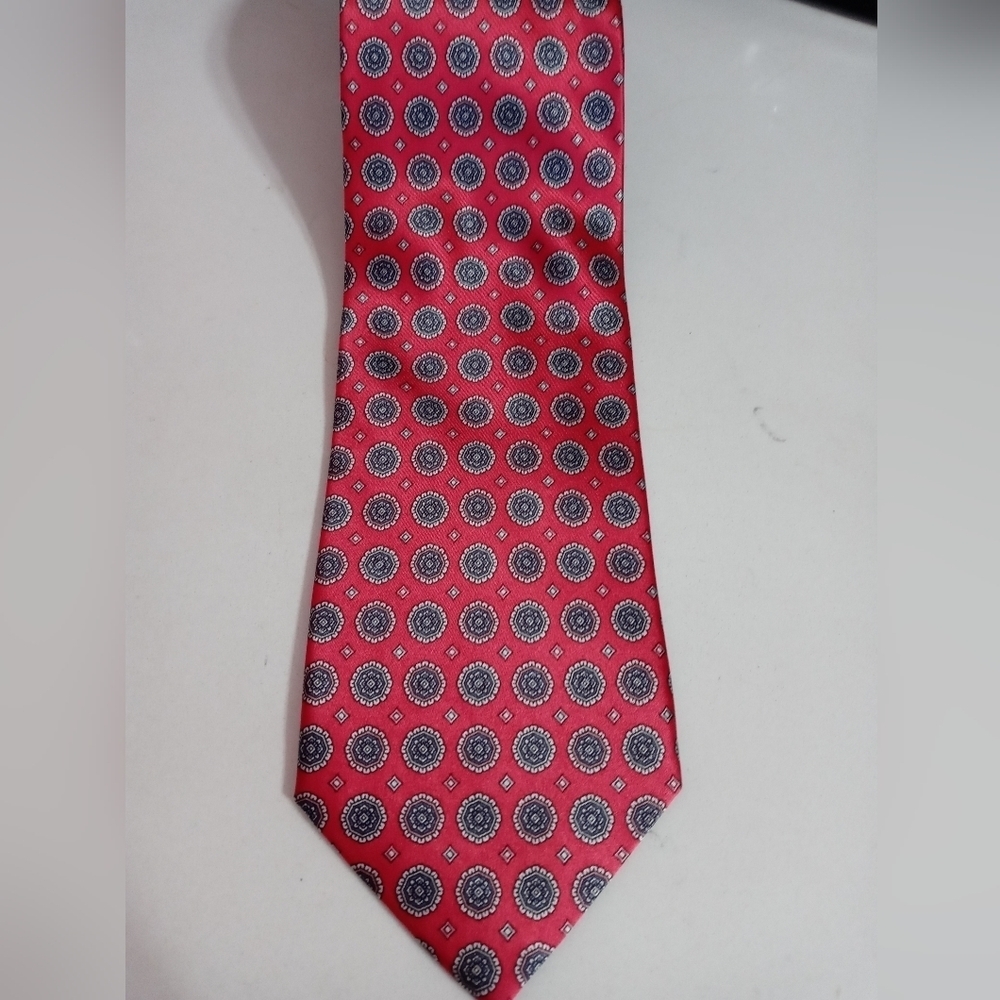 Bloomingdales The Men's Store 100% Silk Classic Necktie 57"